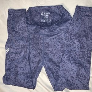 The Alainah Pocket Legging 23" - Mineral Blue
S

Gently used
True to size